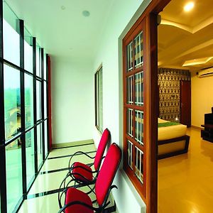 Holiday Hill Hotel & Suites